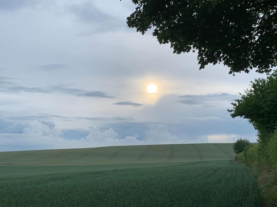 Romantic Shepherds Hut With Stunning Sunsets Hollingbourne ภายนอก รูปภาพ