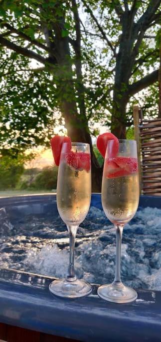 Romantic Shepherds Hut With Stunning Sunsets Hollingbourne ภายนอก รูปภาพ